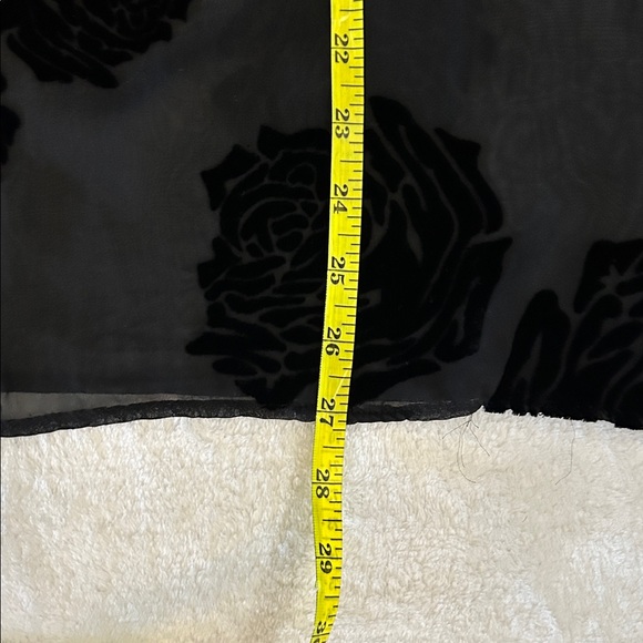 Chic Black Floral Sheer Blouse - Picture 9 of 12